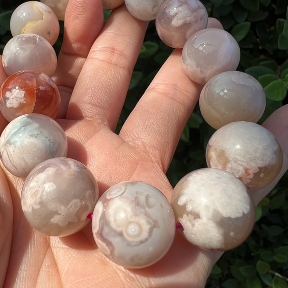 XL - Flower Agate Bead Bracelet (15-16 mm) - Picture 6 of 6